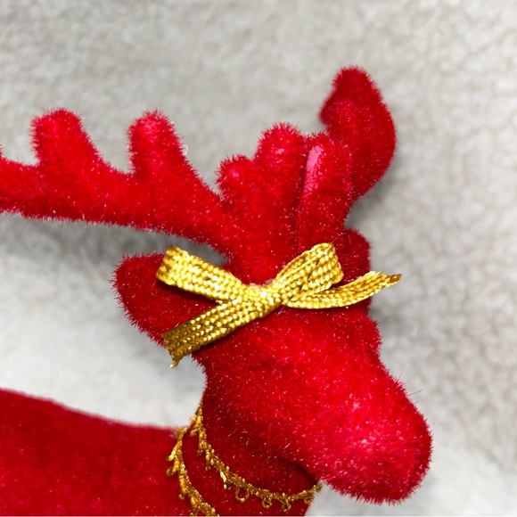 Red Velveteen flocked vintage sitting Reindeer with gold bow 8" plastic - Picture 11 of 11
